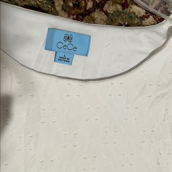 CeCe White Eyelet Blouse with Ruffle Sleeves Size Large - Picture 3 of 5